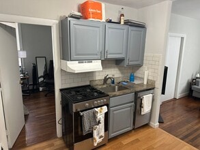 Building Photo - Nicely updated 2 bed in South Boston!  This is a STEAL at this price!