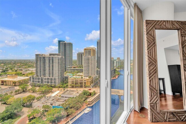 Building Photo - 333 Las Olas Way