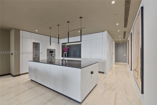 Building Photo - 300 Biscayne Blvd