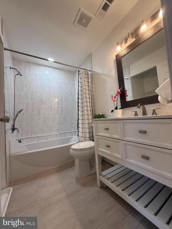 Building Photo - 828 Chanticleer