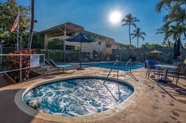 Building Photo - Fully Furnished 2 Bed/1.5 Bath, Maui Gardens Condo with Resort Amenities and Steps to the Beach!