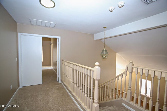 Building Photo - 842 N Naples Dr