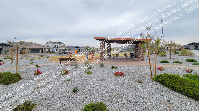 Building Photo - 16911 W Siesta Wy