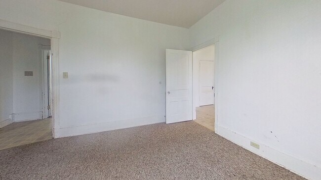 Building Photo - 2801 Bridgeview Rd