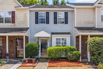 Building Photo - Great 2 bdrm Townhome in Steele Creek area...