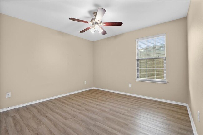 Building Photo - 14308 Lake Victor Dr