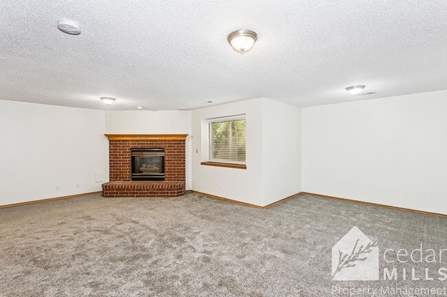 Building Photo - 3 BED, 3 BATH DOUGLAS AND MAIZE