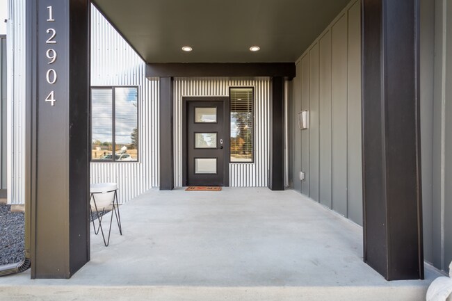 Building Photo - Fully Furnished New 5 Bed, 3 Bath Modern Home with over 3,241 Sq. Ft. on 2 Acres- MEAD SCHOOL DIS...