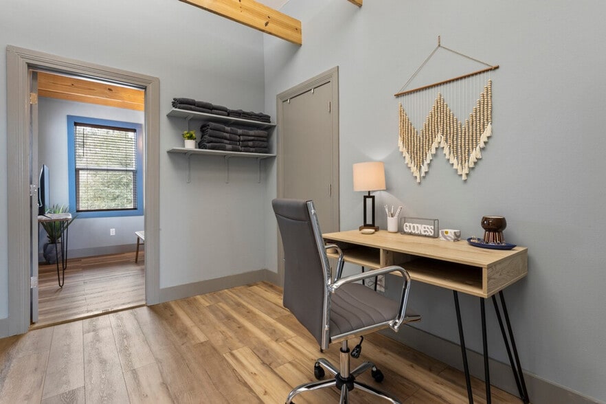 Building Photo - 304 Tide St