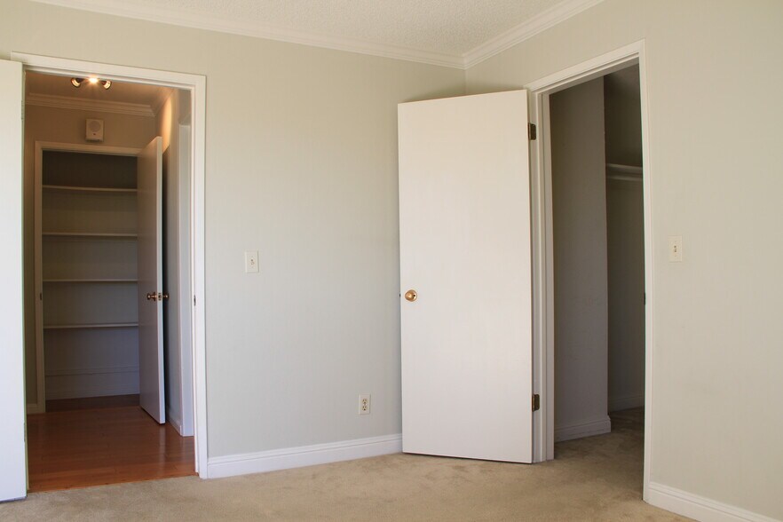 Building Photo - 4 Admiral Dr