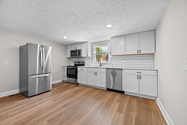 Building Photo - 805 McCausland St