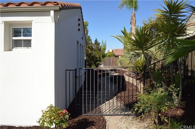 Building Photo - Luxury 4 Bedroom 3 Bath single family home...