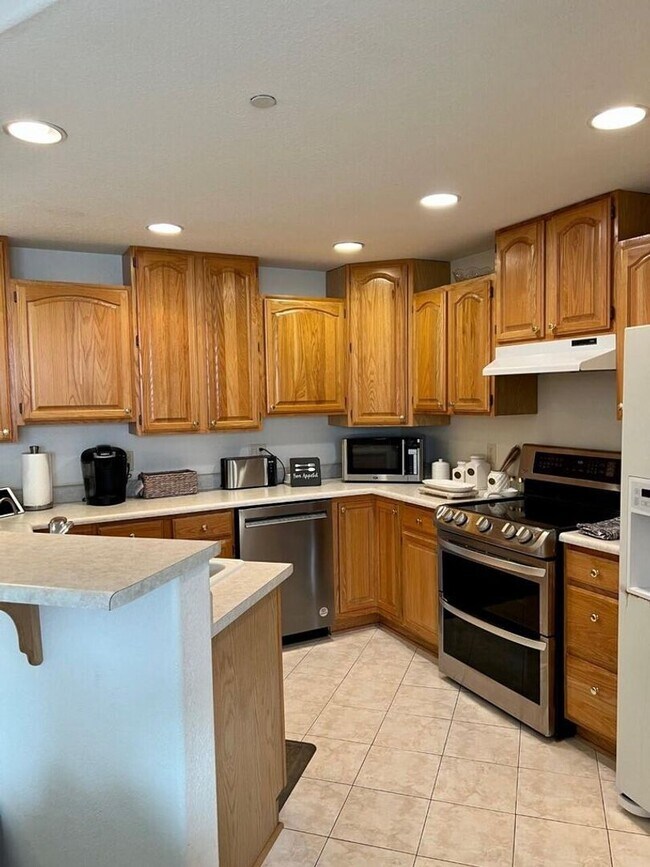 Building Photo - Brookfield Condo for Rent