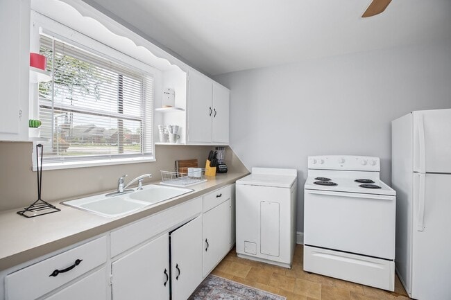 Building Photo - Adorable home in Kernersville!