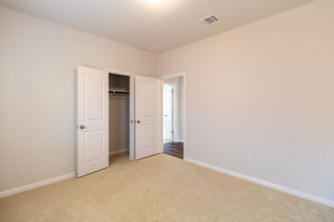 Building Photo - Bright, Beautiful & Move-In Ready with a Private Backyard Retreat
