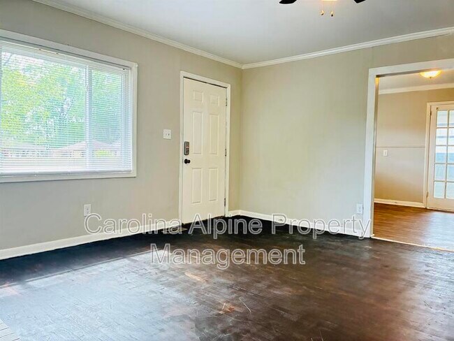 Building Photo - 1320 Kenly St
