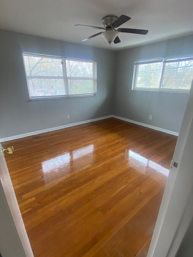 Building Photo - 1568 Alexandria Dr