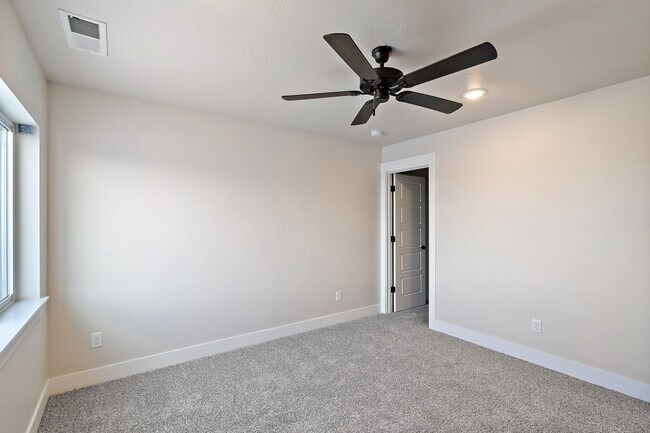 Building Photo - 4497 N Girasolo Ave