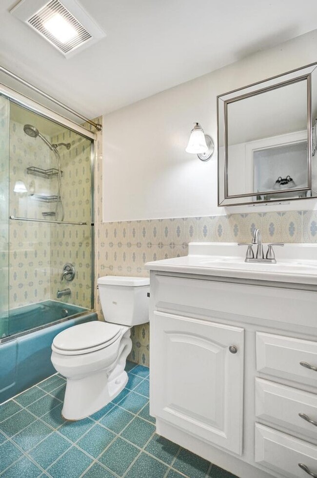 Building Photo - 1050 NW 13th St