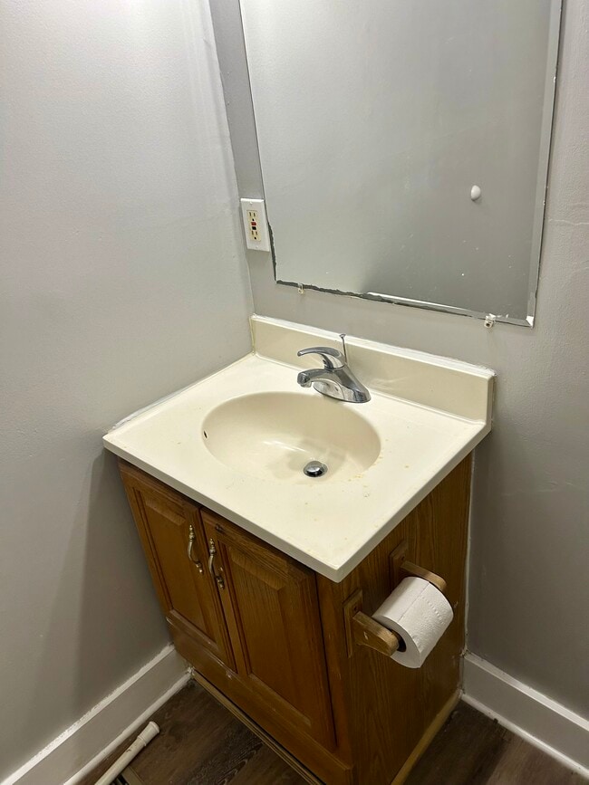 Building Photo - 123 E Burnett Ave