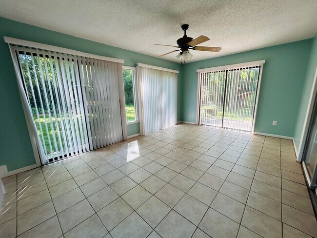 Building Photo - Fabulous 3 bedroom 2 bathroom Ranch home in Lawndale Homes area in NW Greensboro. Huge yard.