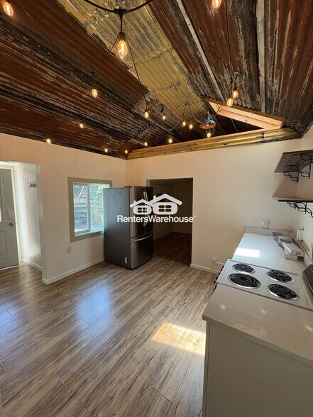 Building Photo - 1053 S Southern St