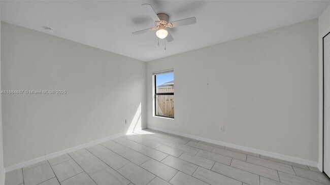 Building Photo - 326 SE 16th Pl