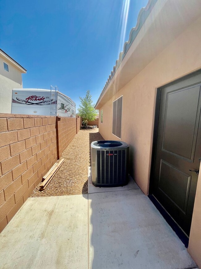Building Photo - Beautiful Pet-Friendly 4-BR Home in Hurricane