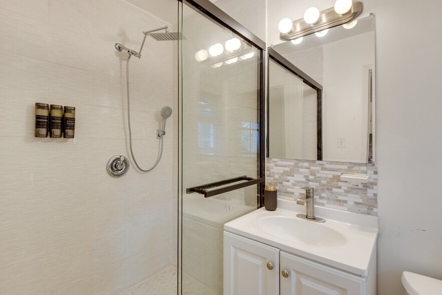 Building Photo - 12401 La Plata St