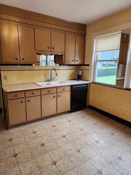 Building Photo - 34 Averton St