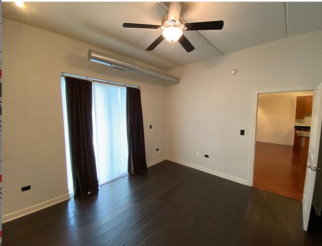 Building Photo - 3125 W Fullerton Ave