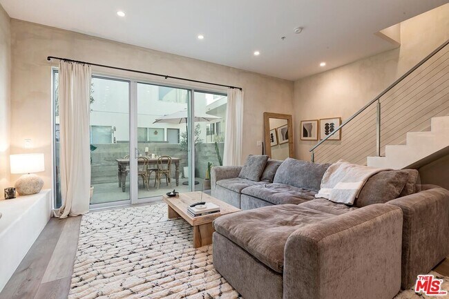 Building Photo - 957 Figueroa Terrace