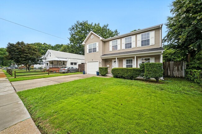 Building Photo - LARGE 4 BEDROOM HOME NEAR MILITARY BASE AND BAY