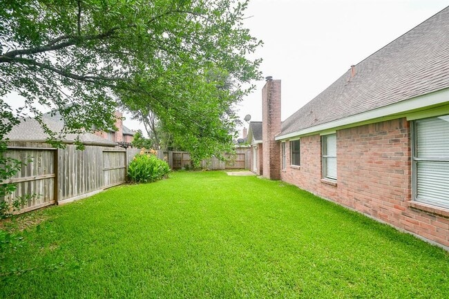 Building Photo - 2915 Pepperwood Dr