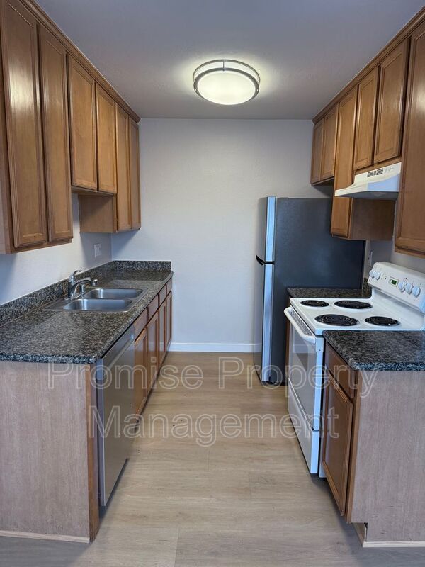 Building Photo - 505 E Madison Ave