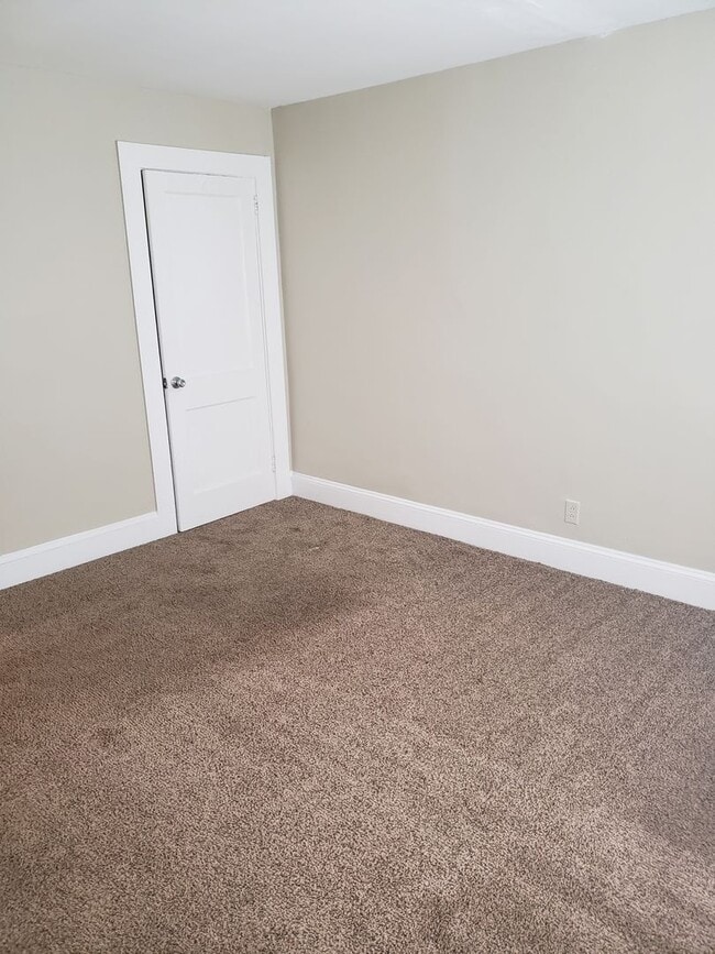 Building Photo - Duplex on Higgs St