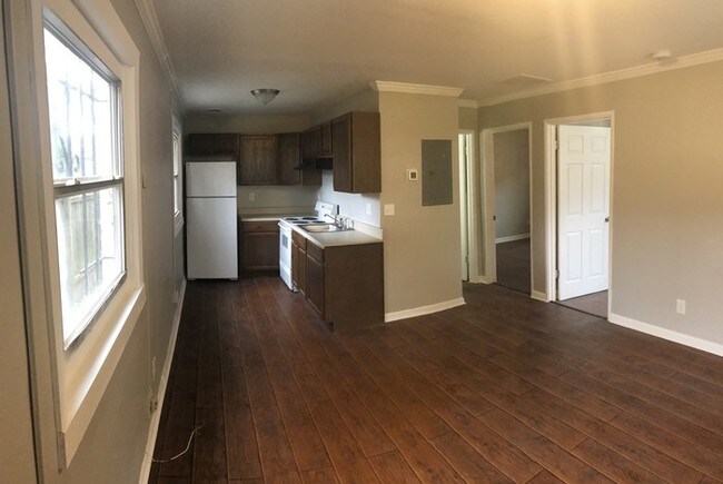 Building Photo - 321 Betsy Ave SW