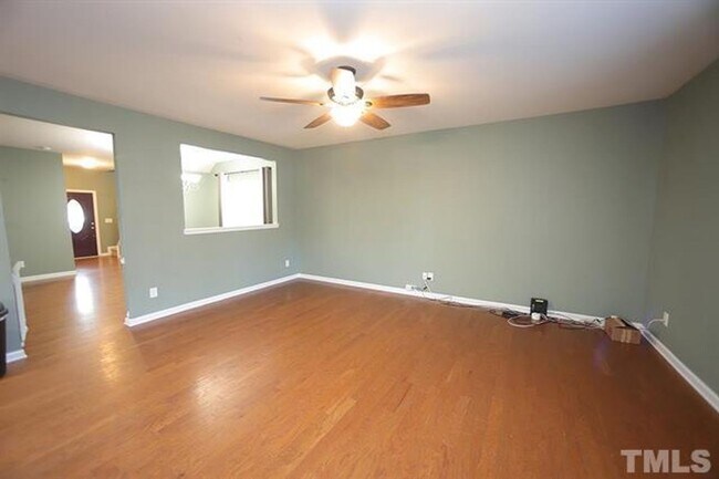 Building Photo - Spacious Home w/ Private Backyard