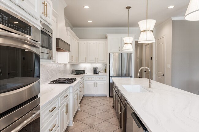 Building Photo - 2447 Monarch Terrace Dr