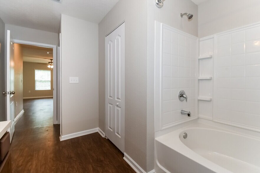 Building Photo - 2150 Tyson Lake Dr