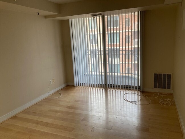 Building Photo - 1 BR Condo at The Chase in Downtown Bethes...