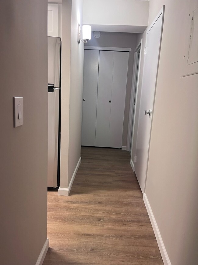 Building Photo - 121 Wellington Ct