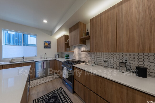 Building Photo - 1541 E Talo Ct