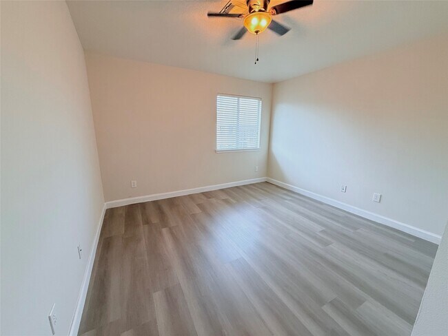Building Photo - 26430 Richwood Oaks Dr