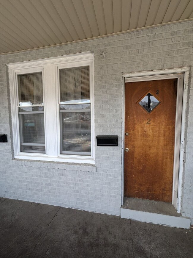 Building Photo - 4930 Ormes St