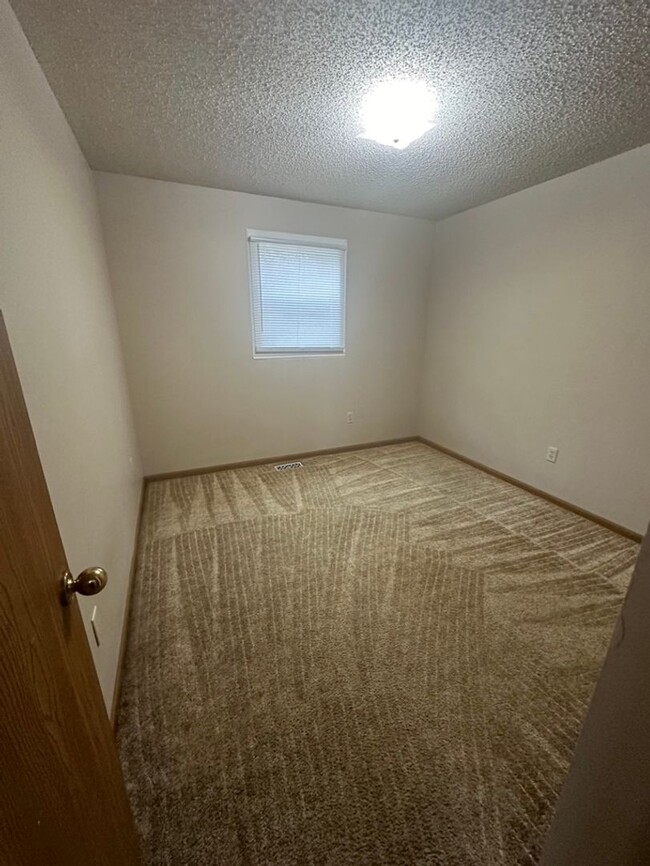 Building Photo - COMING SOON!! 2 Bedroom, 1 Bath Bottom Lev...