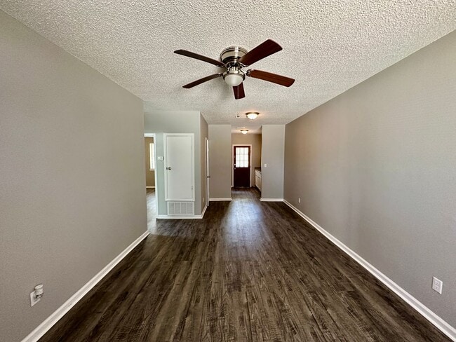 Building Photo - LARUAW 1103