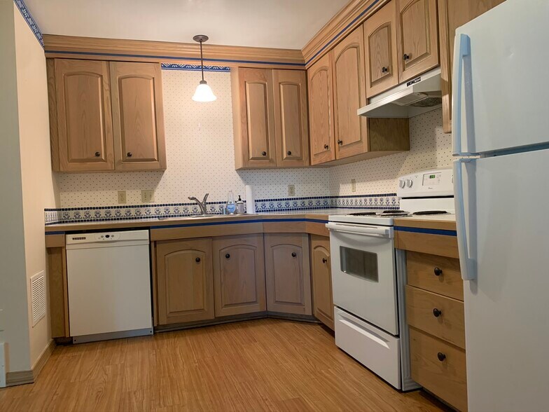 Building Photo - 1608 Sand Ct