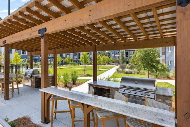 Building Photo - 1000 Marlowe Vis Pl