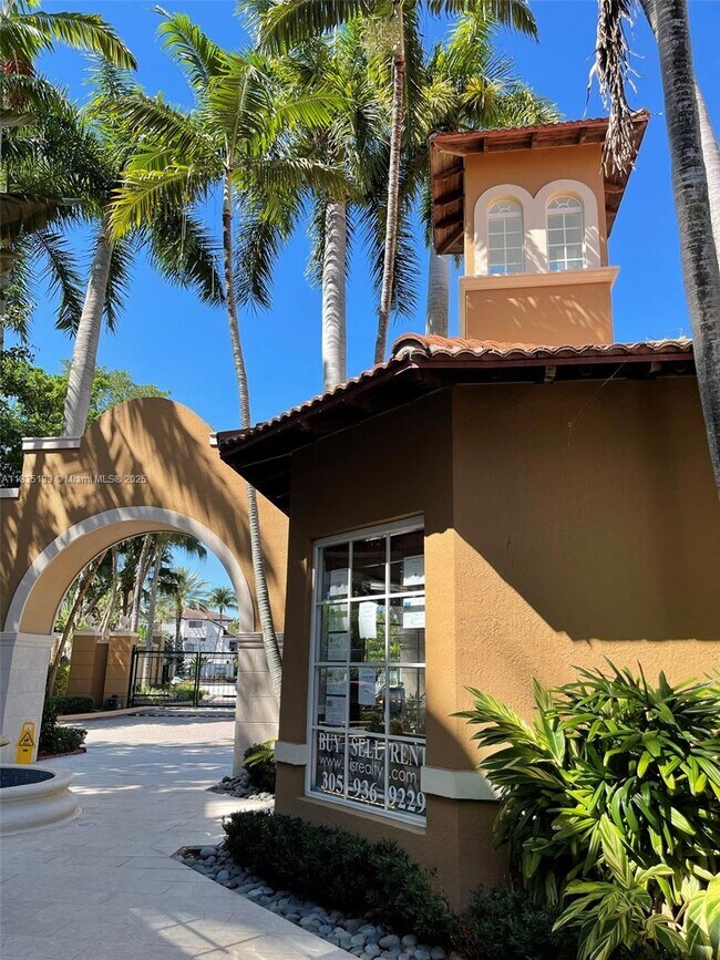 Building Photo - 19501 E Country Club Dr